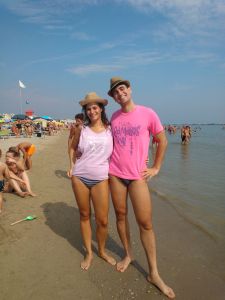 Reduci con lw t-shirt dell'addio al celibato e nubilato. Manca poco!!!